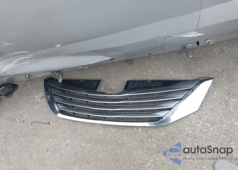 2013 Toyota Sienna Xle V6 8 Passenger z USA, uszkodzony, nr VIN 5TDYK3DC9DS360549